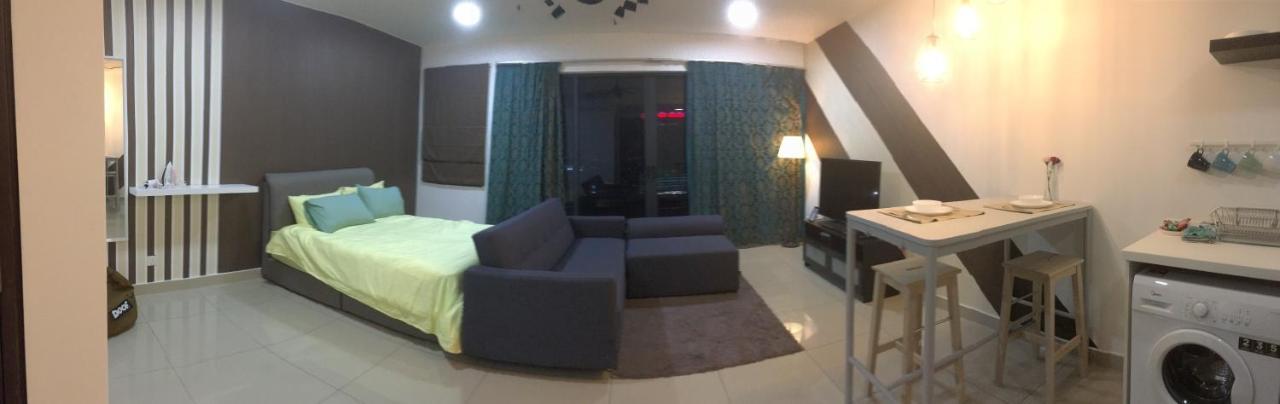 Warm Stay At Trefoil Setia Alam Exterior foto