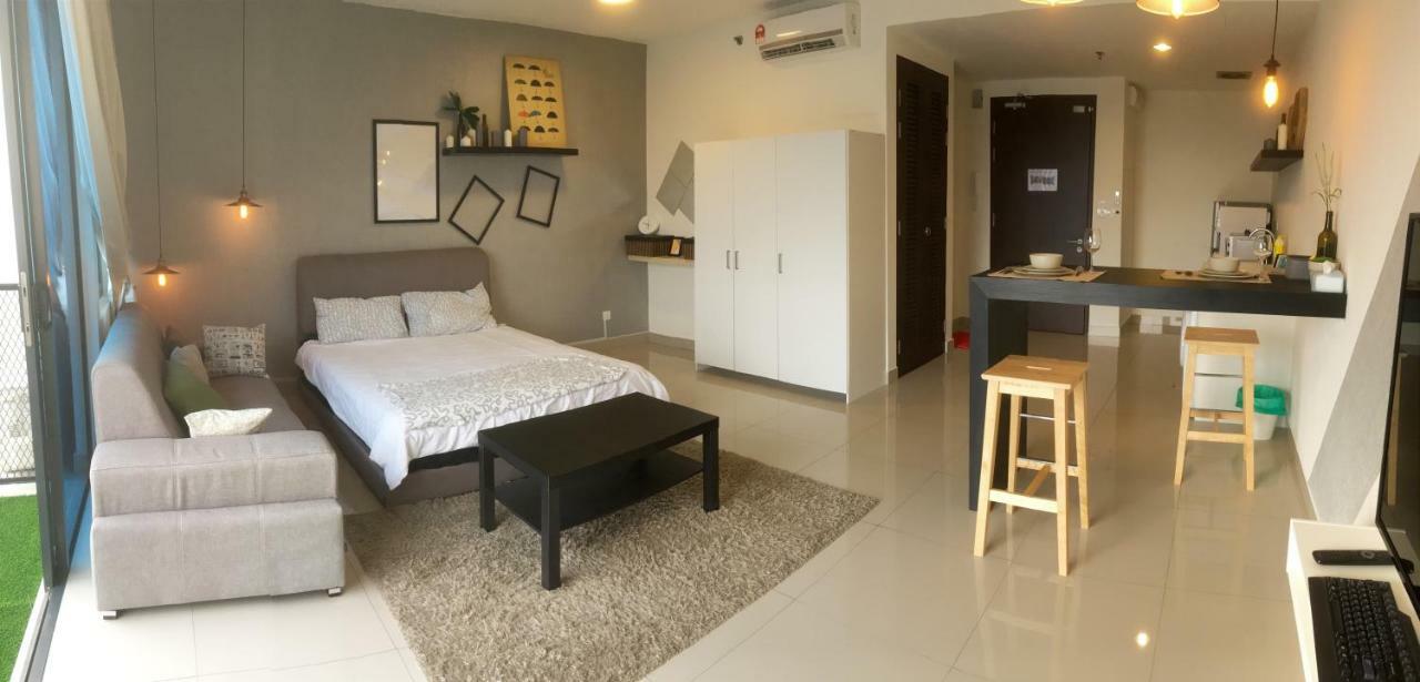 Warm Stay At Trefoil Setia Alam Exterior foto